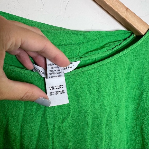 Diane von Furstenberg Bateau Neckline Short Sleeve Blouse in Green - Picture 6 of 7